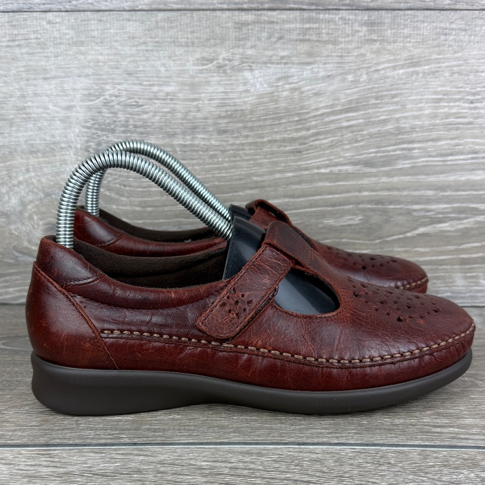 SAS Willow Women’s Sz 7 Wide Perf Walnut Brown Leather Alt Closure Comfort Shoes